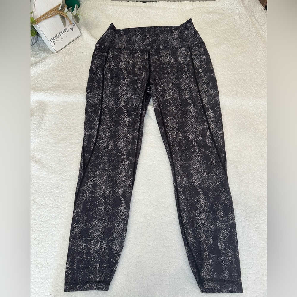 RBX cropped athletic leggings size Medium